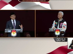 Saat Program Bansos Jokowi Dikuliti Anies-Ganjar di Debat Capres