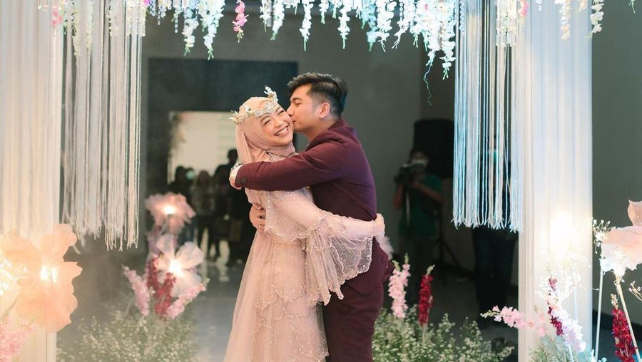 Anniversary Pertama Ria Ricis dan Teuku Ryan Anniversary Pertama Ria Ricis dan Teuku Ryan