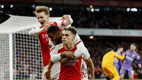 FOTO: Arsenal Bungkam Liverpool, Perburuan Juara Memanas