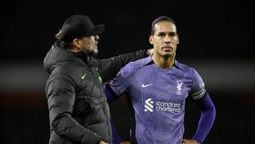 Keane 'Rujak' Van Dijk Habis-habisan Usai Liverpool Keok