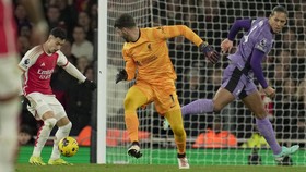 Hasil Liga Inggris: Arsenal Hajar Liverpool, Alisson-Van Dijk Blunder