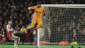 Alisson dan Van Dijk Alami Mimpi Buruk di Arsenal vs Liverpool