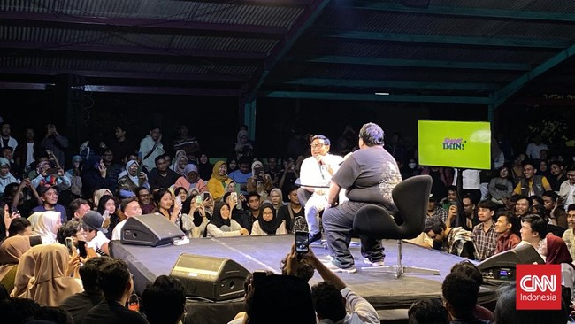 Cawapres nomor urut 1 Muhaimin Iskandar alias Cak Imin mengkritik program makan siang yang dijanjikan paslon nomor urut 2 Prabowo-Gibran di Pilpres 2024.