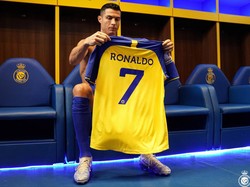 Dilelang, Jersey Al-Nassr Original Bertanda Tangan Cristiano Ronaldo Laku Rp1,9 M