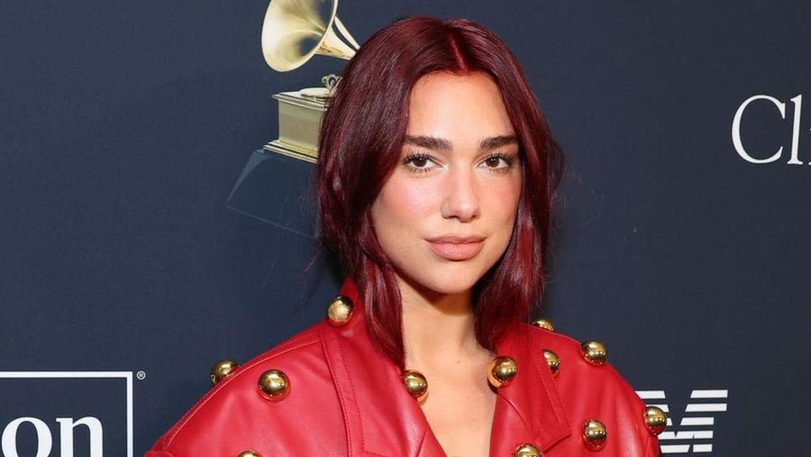Dua Lipa Gandeng Pria Tampan di Grammy Awards 2024, Ternyata...