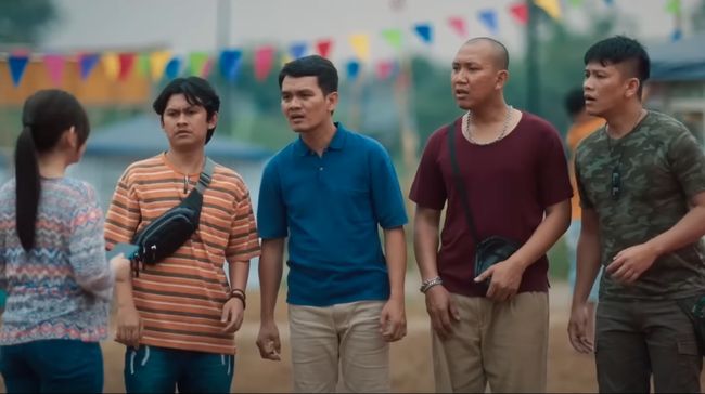 Agak Laen menjadi film Indonesia terlaris ke-10 sepanjang masa dengan 4,3 juta penonton, menggeser Pengabdi Setan (4,2 juta penonton). 