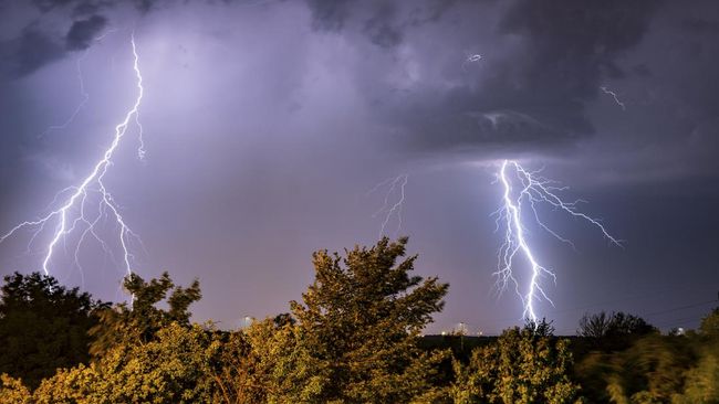 Bacaan Doa Ketika Ada Petir agar Tenang dan Tak Panik