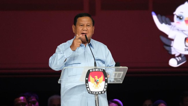 Tak hanya menghadirkan fasilitas CT scan dan PET scan di setiap kabupaten, Prabowo Subianto juga ingin menambah jumlah dokter spesialis.