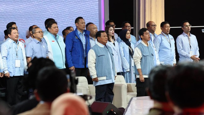 Prabowo Subianto mengatakan bahwa pemerintah harus mengambil langkah darurat untuk mengatasi masalah kesehatan saat ini, antara lain kekurangan dokter.