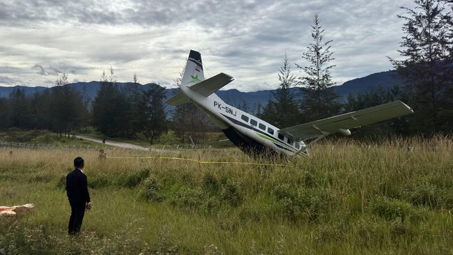 Pesawat Smart Air mengalami kecelakaan saat mendarat di Bandara Aminggaru, Distrik Ilaga, Kabupaten Puncak, Papua Tengah.