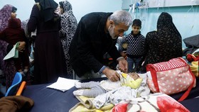 FOTO: Kisah Pilu Dokter Gaza dalam Belenggu Zionis Israel