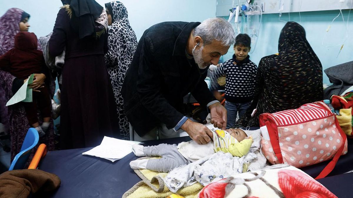 Dokter di Gaza Juga Kelaparan, Pingsan saat Tangani Pasien