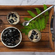 Sering Jadi Campuran Minuman Kekinian, Ini 7 Manfaat Cincau Hitam yang Bisa untuk Diet Lho!