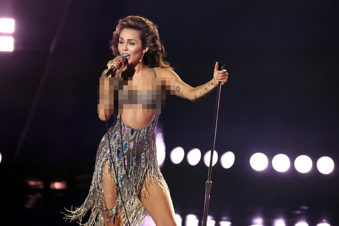 LOS ANGELES, CALIFORNIA - FEBRUARY 04: (FOR EDITORIAL USE ONLY) Miley Cyrus performs onstage during the 66th GRAMMY Awards at Crypto.com Arena on February 04, 2024 in Los Angeles, California. (Photo by Amy Sussman/Getty Images) LOS ANGELES, CALIFORNIA - FEBRUARY 04: (FOR EDITORIAL USE ONLY) Miley Cyrus performs onstage during the 66th GRAMMY Awards at Crypto.com Arena on February 04, 2024 in Los Angeles, California. (Photo by Amy Sussman/Getty Images)