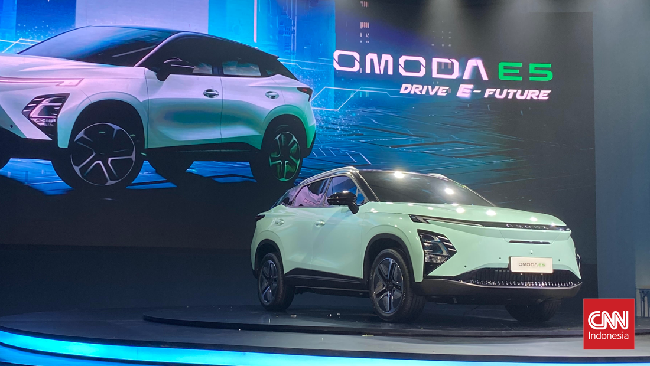 Mobil listrik Omoda E5 dibanderol Rp498,8 juta on the road Jakarta.