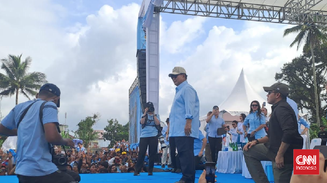 Calon presiden nomor urut 2, Prabowo Subianto berjanji bakal membuat sekolah unggulan di kampung halamannya di Minahasa meski tak terpilih jadi presiden.