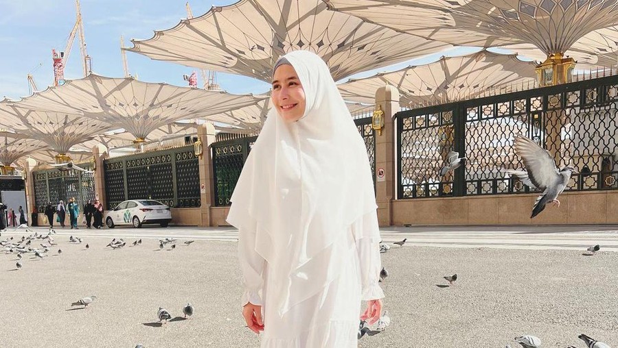 Prilly Latuconsina Prilly Latuconsina