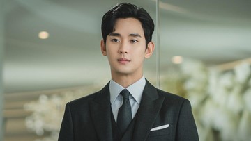 KIM SOO HYUN BANTAH RUMOR KENCAN DENGAN KIM SAE RON