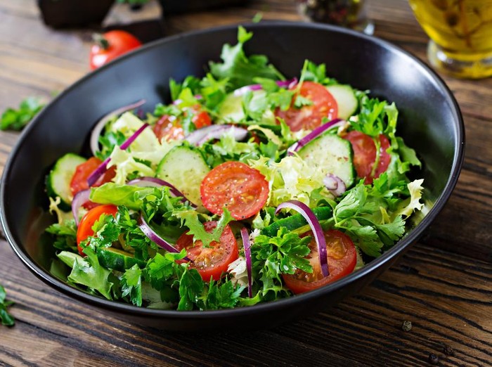 Salad Makanan Sehat Penuh Kalori/Foto: Freepik/timolina