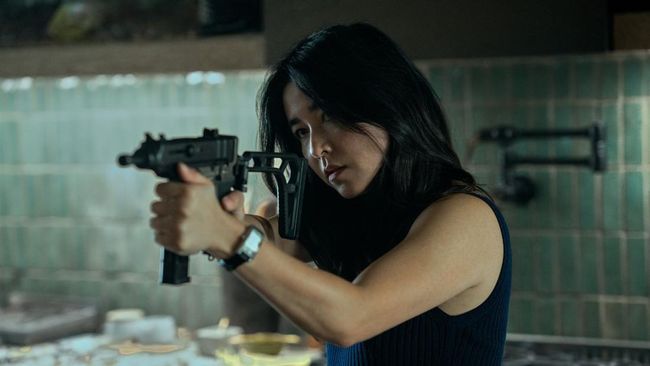 Maya Erskine mengungkapkan perbedaan mendasar dari Mr. & Mrs. Smith versi serial dan film yang dibintangi Brad Pitt dan Angelina Jolie.