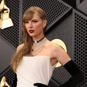 5 Busana Terbaik Grammy Awards 2024, Ada Taylor Swift Pakai Jam di Leher