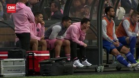 VIDEO: Messi Cuma Duduk-duduk, 40 Ribu Suporter Hong Kong Kecewa