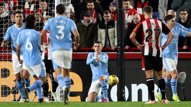 Manchester City berpeluang besar gusur Liverpool dari puncak klasemen Liga Inggris karena The Citizens mengantongi satu pertandingan lebih banyak.