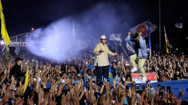 Kehadiran 80 ribu masyarakat Sulawesi Utara di Lapangan KONI Sario, Manado pada Selasa (5/2) diakui Prabowo Subianto menyuntikkan semangat baginya.