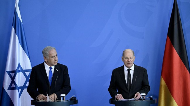 Kanselir Jerman Olaf Scholz mengatakan negaranya akan tetap membantu Israel "mempertahankan diri" dengan memasok senjata.