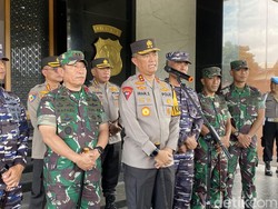 TNI-Polri Patroli Skala Besar Cegah Ancaman Pemilu 2024 di Jatim