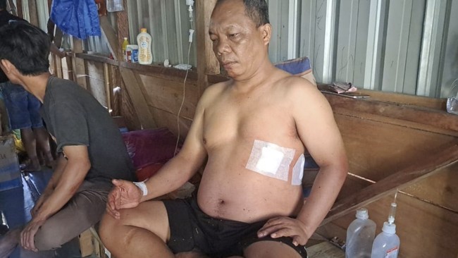 Seorang sipil dan polisi terluka saat KKB menembak sebuah pesawat yang hendak mendarat di Paniai, Papua, Selasa (6/2).