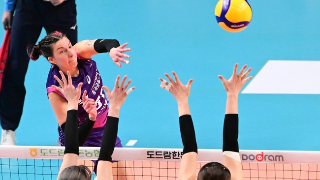 Red Sparks dan Megawati Hangestri Pertiwi perlu kerja keras saat menghadapi Pink Spiders pada matchday ketiga putaran kelima Liga Voli Korea, Kamis (8/2).