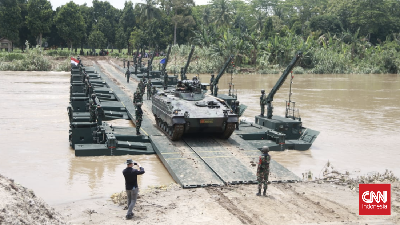 Kendaraan Amfibi Jembatan Ponton TNI Bakal Mejeng di IIMS 2024