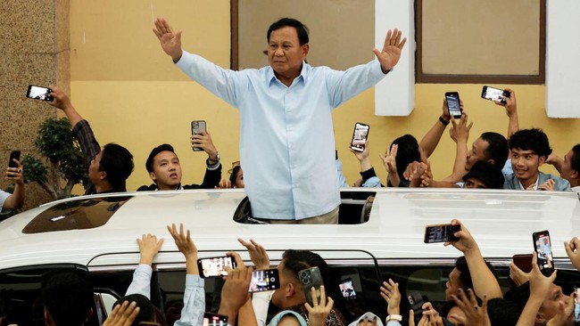Prabowo Subianto sindir caleg nyamar jadi nelayan yang menyebut tak butuh program makan siang gratis.