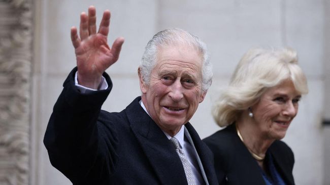 Raja Charles membuka lowongan pekerjaan di Istana Buckingham. Raja Inggris ini mencari Chef de Partie baru untuk bergabung dengan tim staf dapurnya.