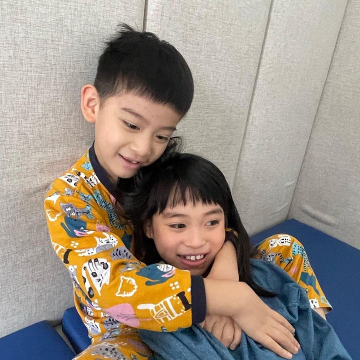 <p>"Pemandanganku pagi ini. Ya, aku kaya akan cinta," tulis Tiffany seraya memperlihatkan momen kebersamaan Nicholas dan Shan. (Foto: Instagram: @tiff.justin)</p>