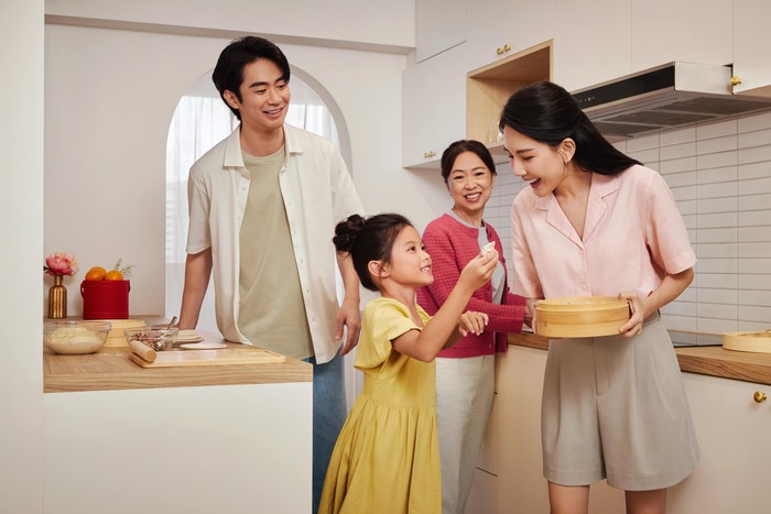 Uniqlo Rekomendasi Outfit Imlek dari Koleksi Sederet Brand
