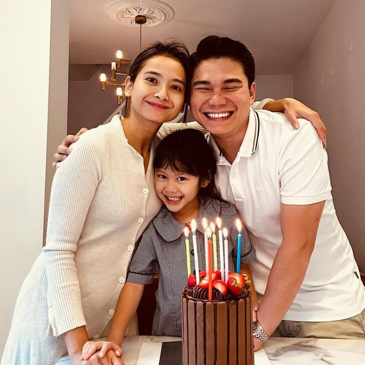 <p>Tak lupa, Acha juga meninggalkan ucapan manis untuk sang suami dalam kolom caption. Selamat Ulang Tahun untukmu @vickykharisma semoga tahun ini dipenuhi dengan sukacita dan berkat yang luar biasa," tulisnya, dikutip dari akun Instagram @septriasaacha. (Foto: Instagram @septriasaacha)<br /><br /><br /></p>