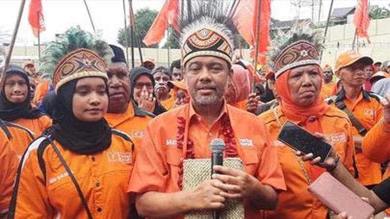Partai Buruh terus melanjutkan agenda kampanye nasional, bergerak ke Lapangan 16 November di Kabupaten Fakfak, Papua Barat, yang dihadiri oleh ribuan massa.