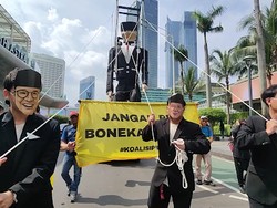 Ada Aksi di Patung Kuda, Jalan Medan Merdeka Barat Ditutup Kawat Berduri