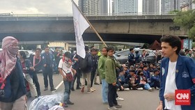 Aksi Mahasiswa Makzulkan Jokowi Diwarnai Ketegangan dengan Aparat
