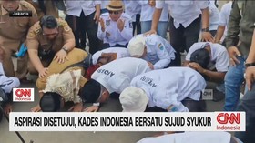 VIDEO: Aspirasi Disetujui, Kades Indonesia Bersatu Sujud Syukur