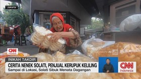 VIDEO: Cerita Nenek Solati, Penjual Kerupuk Keliling