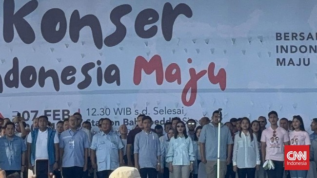 Sejumlah keluarga Presiden Jokowi mulai dari Gibran dan istri, Bobby dan istri hingga Kaesang dan istri, hadir dalam kampanye Prabowo-Gibran di Sumut.