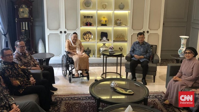 Sejumlah tokoh seperti istri Gus Dur Sinta Nuriyah hingga Rektor UIII Komarudin Hidayat bertemu dengan mantan Wakil Presiden Jusuf Kalla (JK).