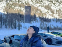Maudy Ayunda Pertama Kali Ngedrift: Langsung di Atas Salju, Pakai Lamborghini