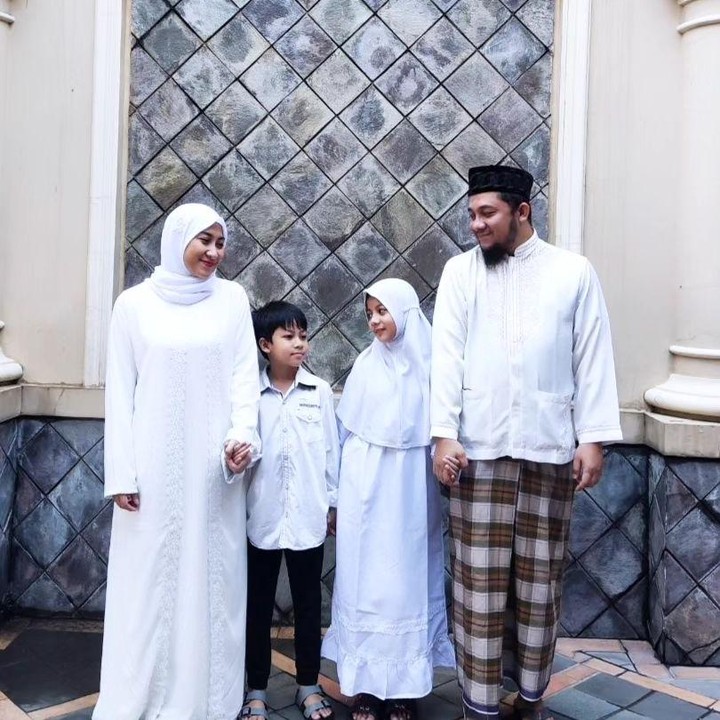 <p>Kita doakan, semoga pernikahan Nia dan Adit selalu dijaga oleh Tuhan Yang Maha Esa, dilimpahi keberkahan, kesehatan, dan diselimuti kebahagiaan, ya. (Foto: Instagram @niadit_poll)</p>