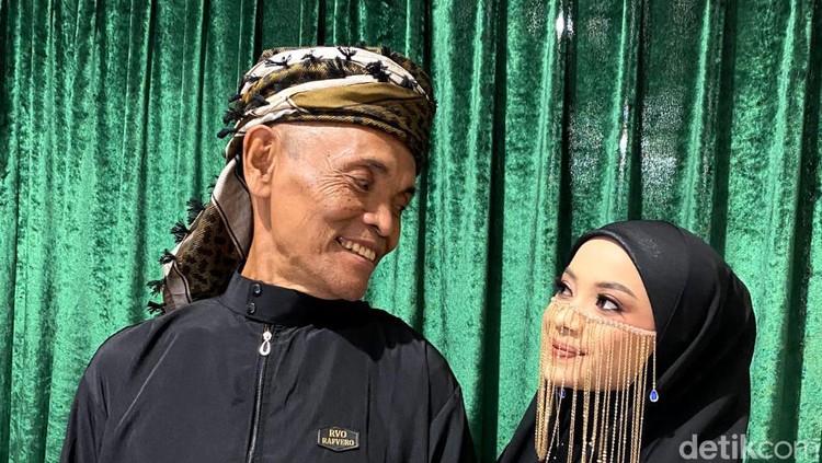 Pasangan Ana dan Emen Hidayat.