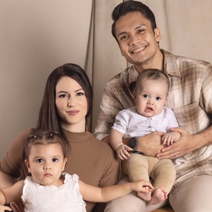 <p>Randy dan sang istri pun kerap membagikan potret Asher pada laman Instagram-nya. Tak hanya itu, Asher juga begitu dekat dengan sang kakak, Blair Willow Pangalila. (Foto: Instagram: @randpunk)</p>