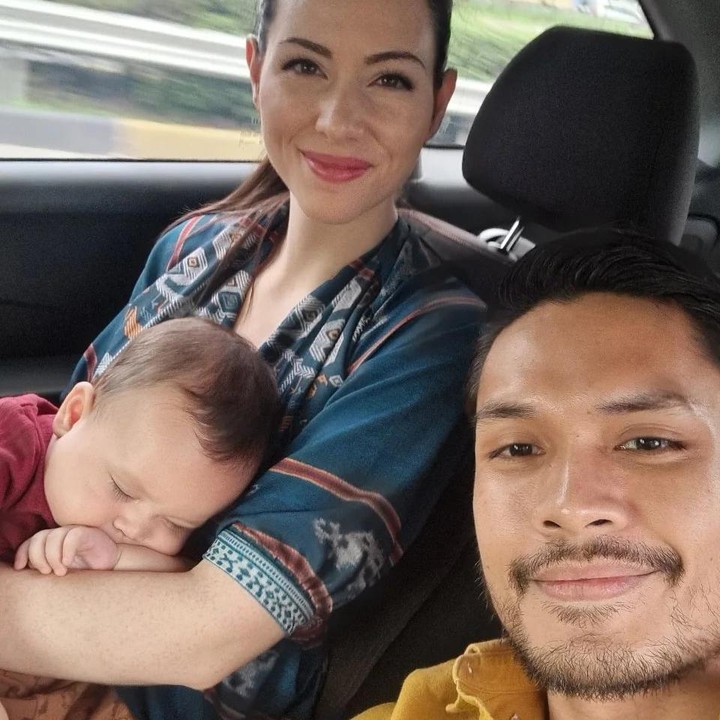 <p>Bunda, kita doakan agar Baby Asher tumbuh menjadi anak yang cerdas dan menjadi kebanggaan bagi kedua orang tuanya, ya. Semoga Asher juga selalu diberikan kesehatan serta kebahagiaan di dalam hidupnya. (Foto: Instagram: @randpunk)</p>